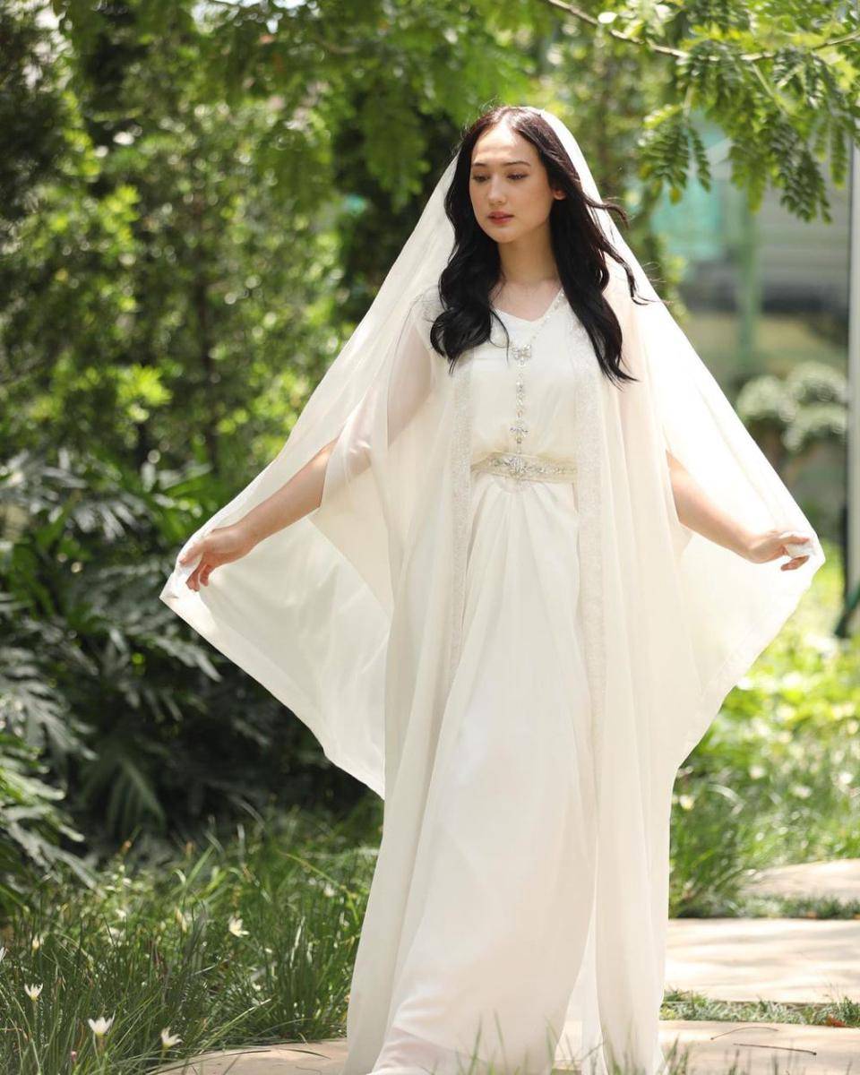 potret Laura Moane pacar Al Ghazali saat berhijab (instagram.com/its_lauramoane2)