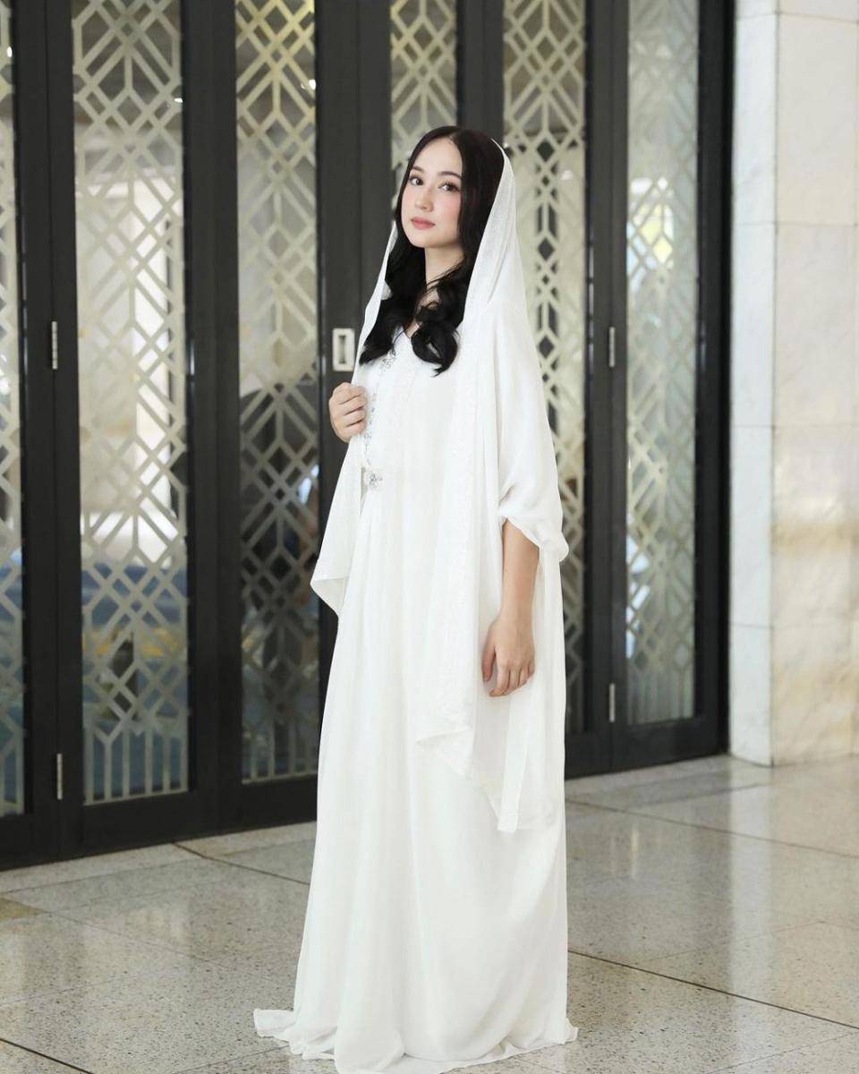 potret Laura Moane pacar Al Ghazali saat berhijab (instagram.com/its_lauramoane2)
