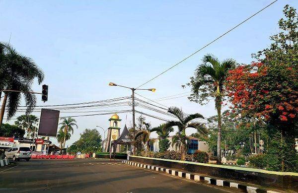 Alun-Alun Pandeglang (google.com/maps/cah manggung)