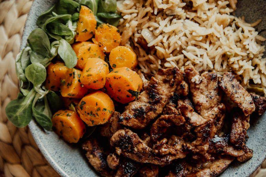 nasi hainan ayam rice cooker (pexels.com/Alesia Kozik)