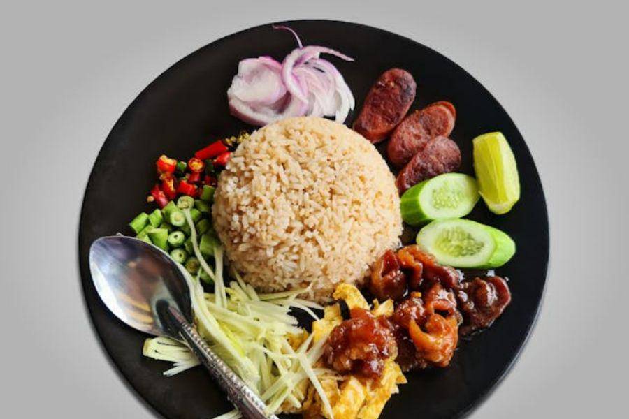 nasi hainan ayam rice cooker (pexels.com/Suparerg Suksai)