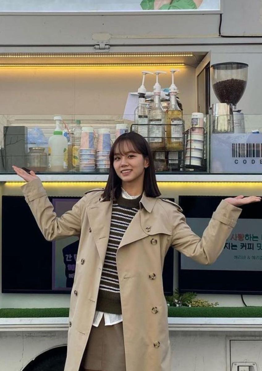 inspirasi OOTD ala Hyeri. (instagram.com/hyeri_0609)