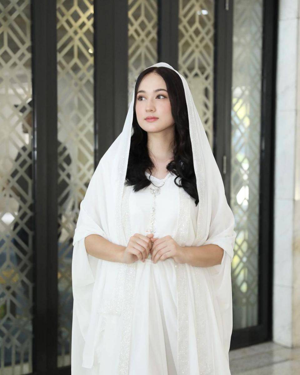 potret Laura Moane pacar Al Ghazali saat berhijab (instagram.com/its_lauramoane2)
