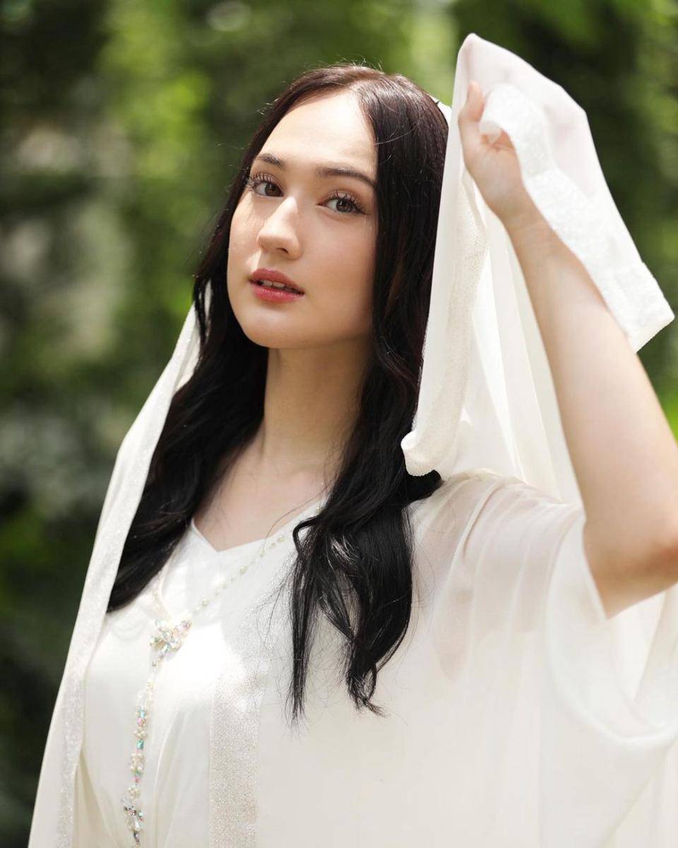 potret Laura Moane pacar Al Ghazali saat berhijab (instagram.com/its_lauramoane2)