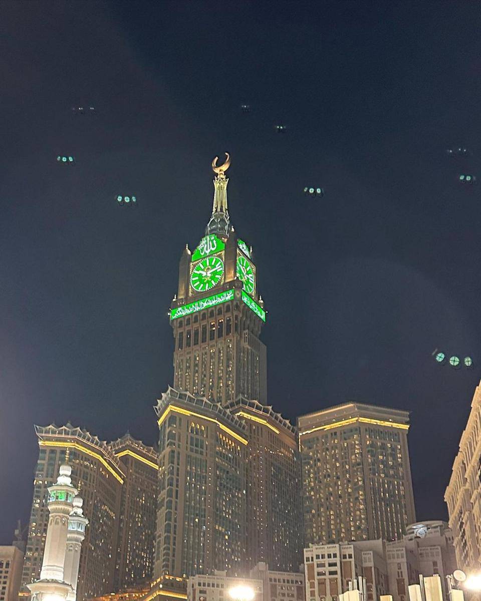 potret Anwar Hadid umrah (instagram.com/anwarhadid)