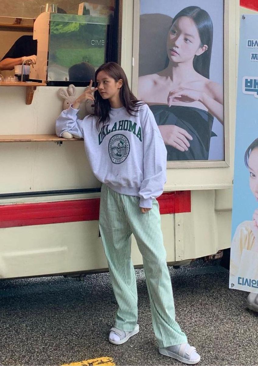 inspirasi OOTD ala Hyeri. (instagram.com/hyeri_0609)
