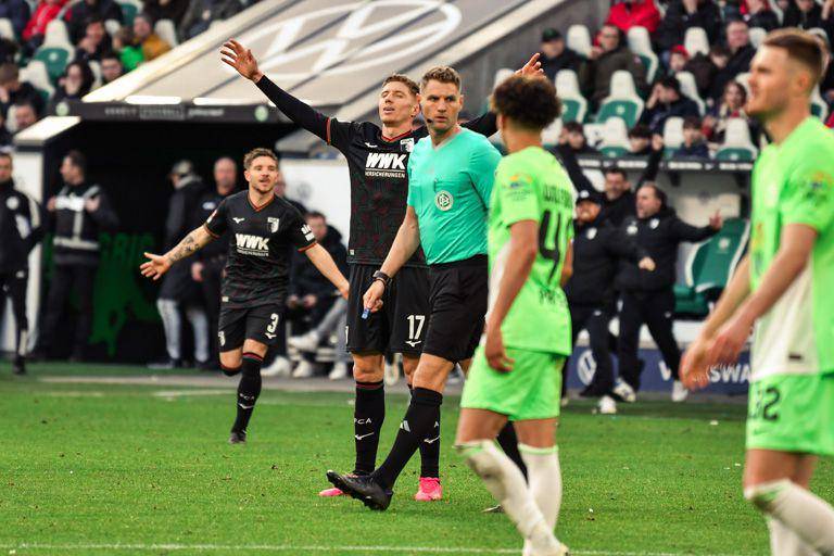 Kristijan Jakic (nomor 17) (fcaugsburg.de)
