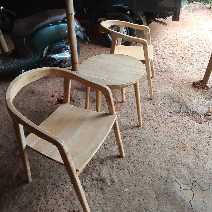 set meja dan kursi teras dari Toko Sogol Furniture (dok.Tokopedia)