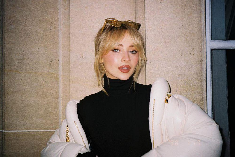 10 Lagu Sabrina Carpenter yang Relate dengan Kisah Cinta Anak Muda