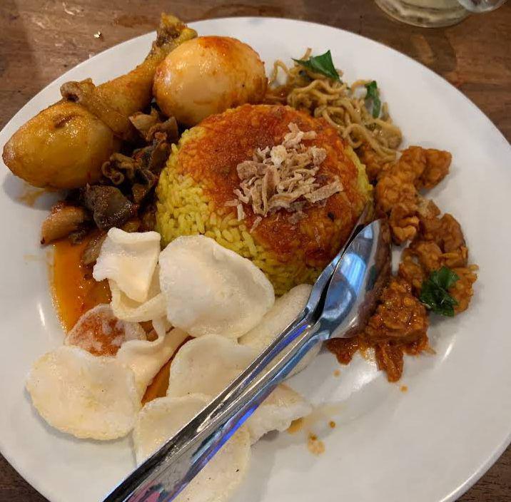 Nasi kuning di Burjo Borneo (google.com/maps/norma presdiana)