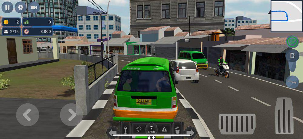 Berkendara di trotoar, salah satu bentuk pelanggaran lalu lintas. (CodeXplore/Angkot d Game)