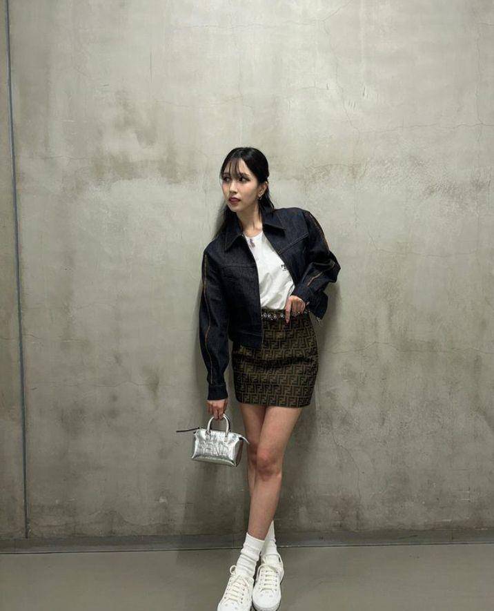 Mina TWICE (instagram.com/mina_sr_my)