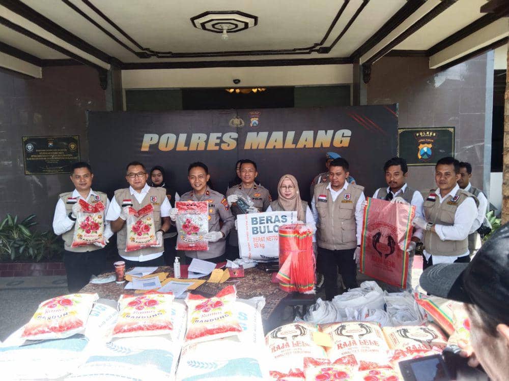 Konferensi pers kasus beras SPH Bulog dioplos ke kemasan premium di Malang. (IDN Times/Rizal Adhi Pratama)