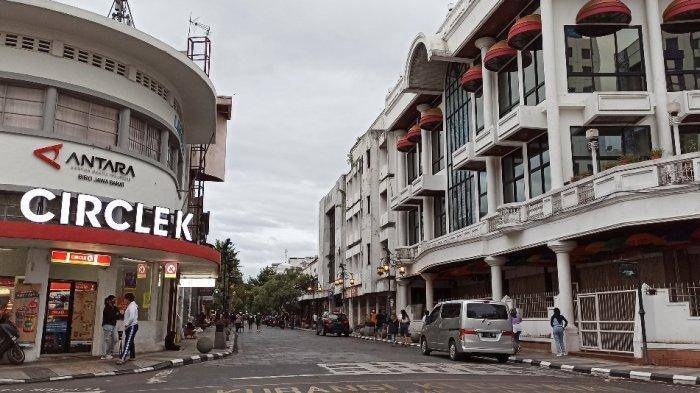 Suasana perempatan Jalan Braga-Naripan (jabar.tribunnews.com/Putri puspita)
