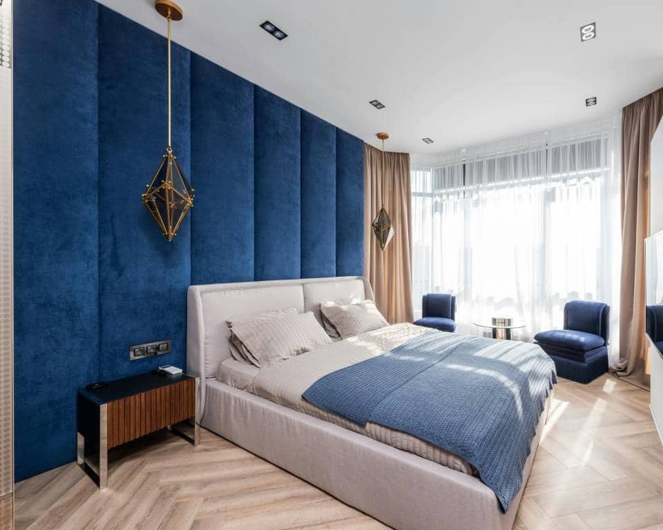 ilustrasi fabric covering pada dinding kamar (pexels.com/Max Vakhtbovycn)