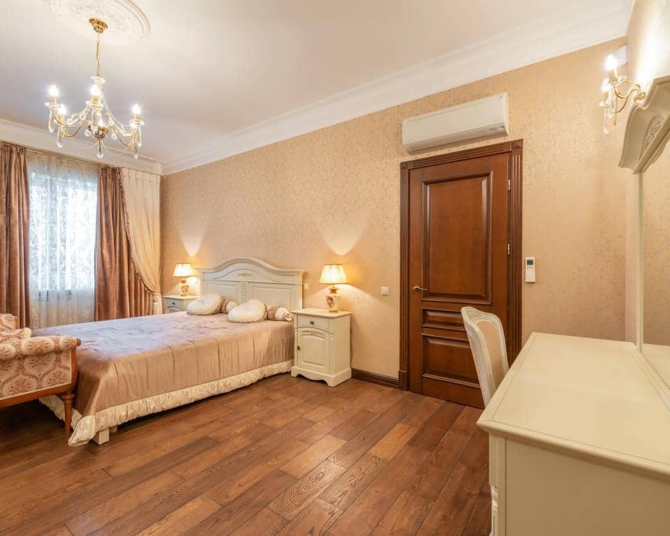 ilustrasi lampu hias kamar tidur (pexels.com/Max Vakhtbovycn)