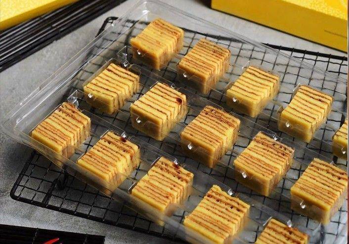 Kue delapan jam, kue basah khas Palembang (IDN Times/Dok. Harum)