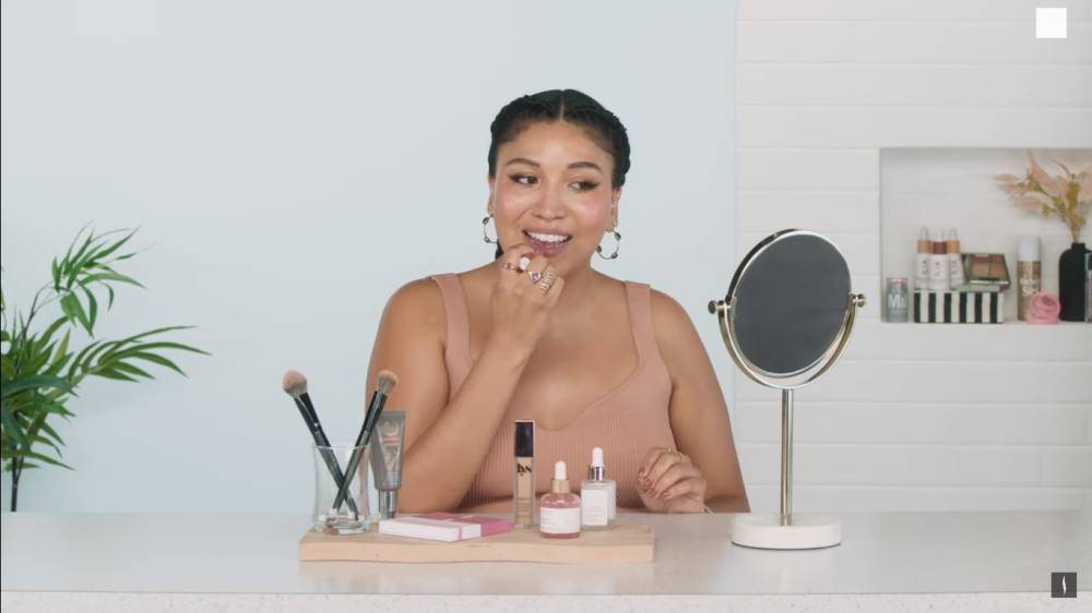 Lip gloss atau balm sebagai pelengkap (Youtube.com/Sephora)