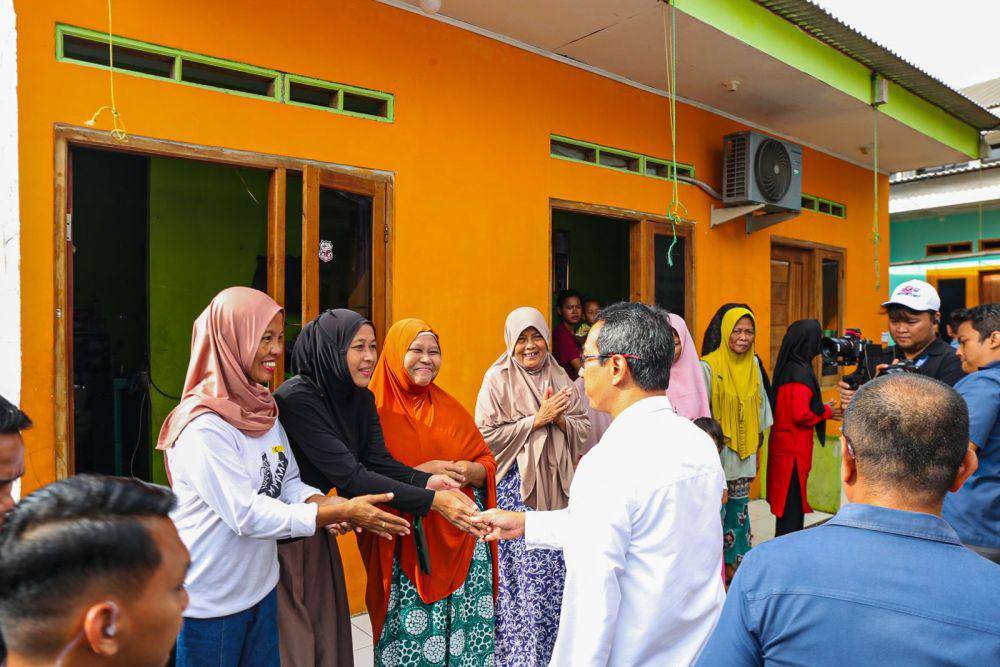 Pj. Gubernur Heru dorong percepatan akses air bersih untuk memastikan kebutuhan dasar warga Kamal Muara terpenuhi. (dok. Humas Pemprov DKI Jakarta)