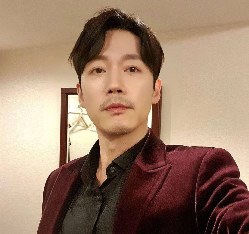 Jang Hyuk (instagram.com/ajincome)