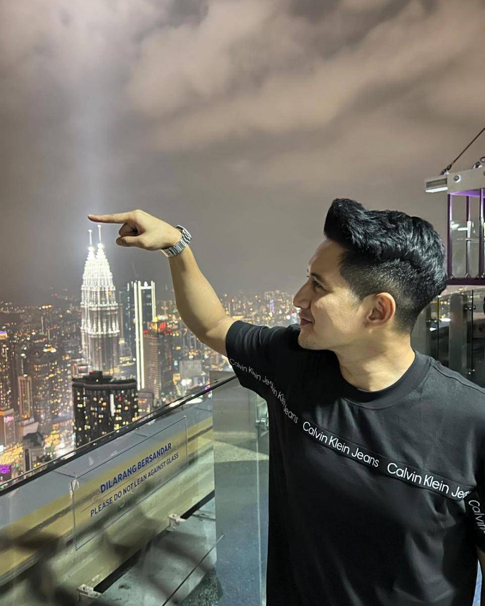 potret Chand Kelvin di KL Tower (instagram.com/chand_kelvin)