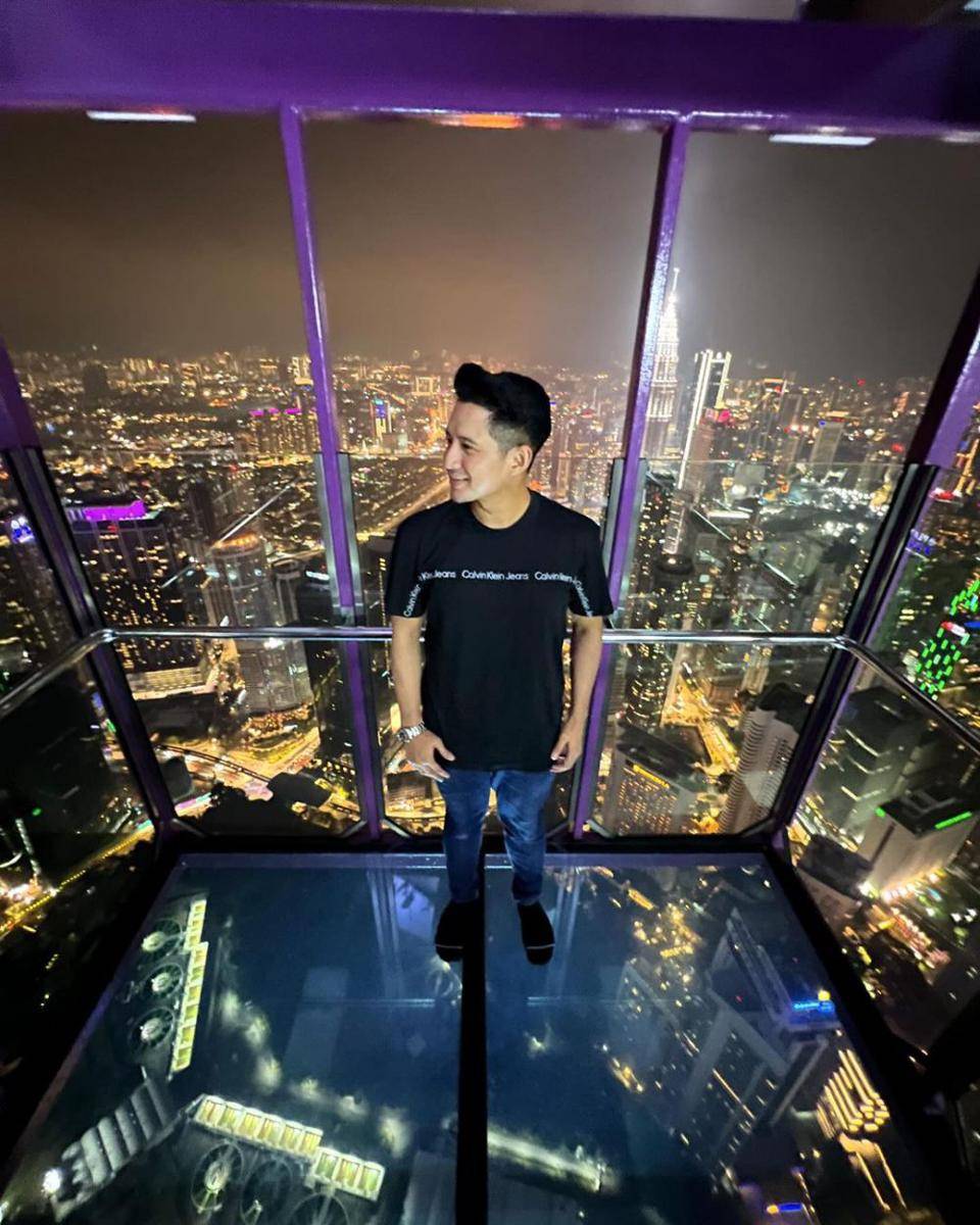 potret Chand Kelvin di KL Tower (instagram.com/chand_kelvin)