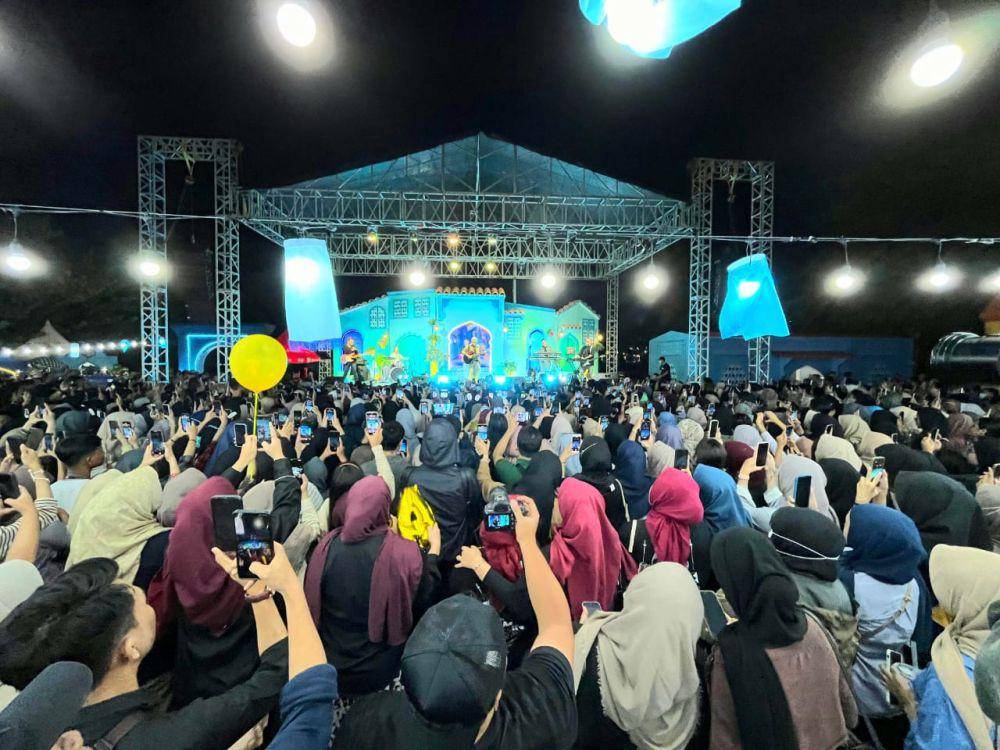 Penampilan artis pada event Ramadan in Blue. (dok. Summarecon Mall Bekasi)