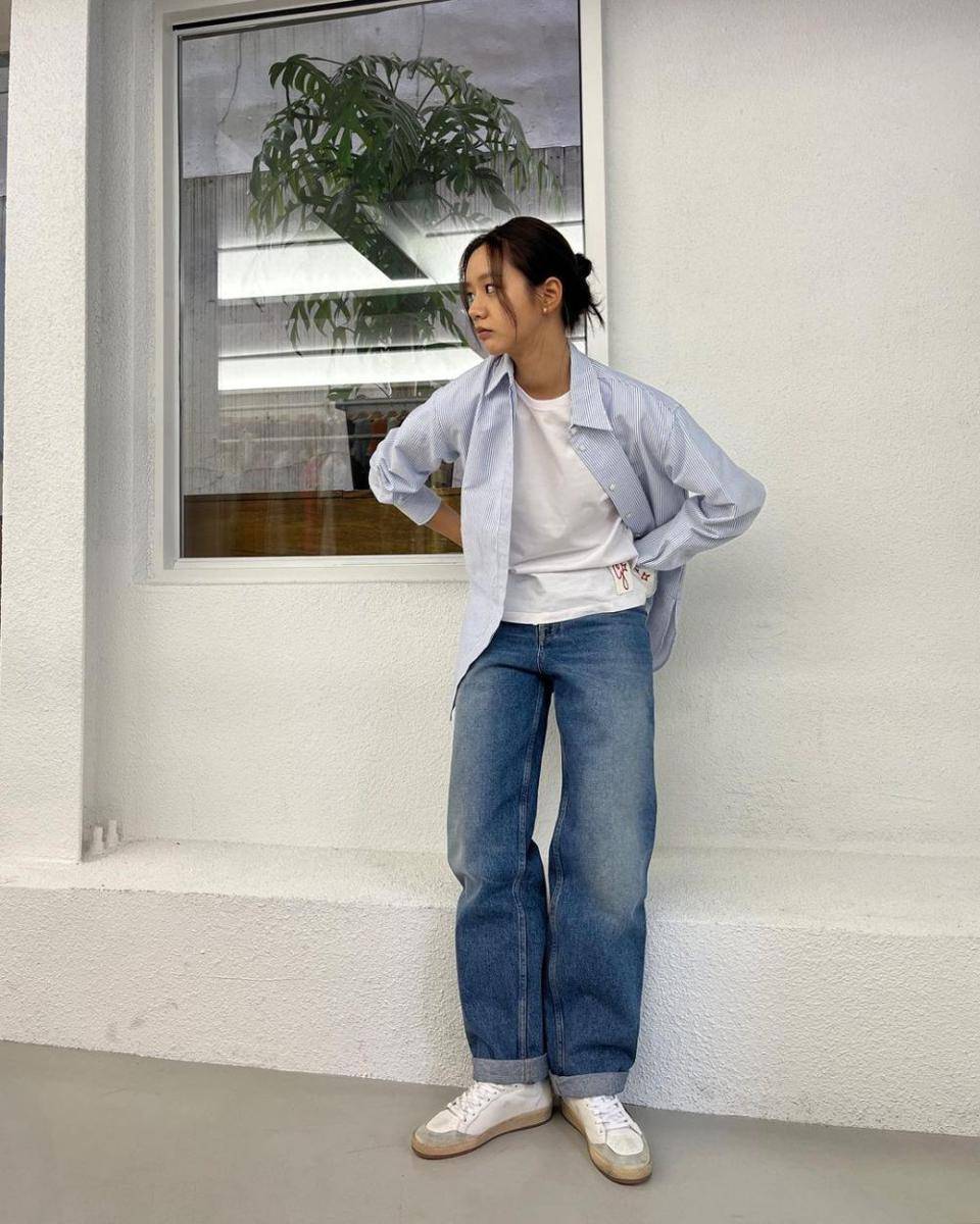 outfit nuansa putih ala Lee Hyeri (instagram.com/hyeri_0609)