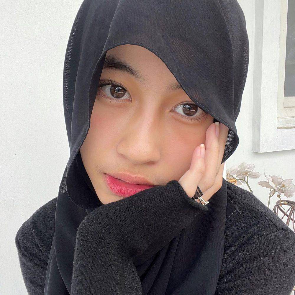 gaya makeup minimalis yang cocok buat lebaran (instagram.com/adiba.knza)