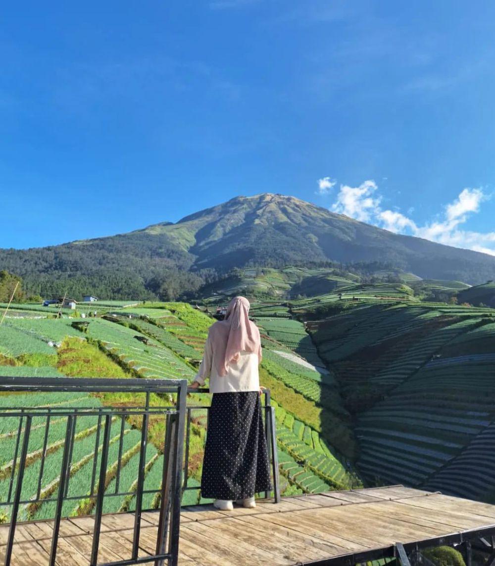 8 Spot Foto Background Gunung Terbaik di Jawa Tengah