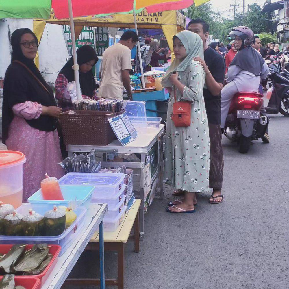 Pasar Takjil Rungkut. Facebook/Muhammad Khusen