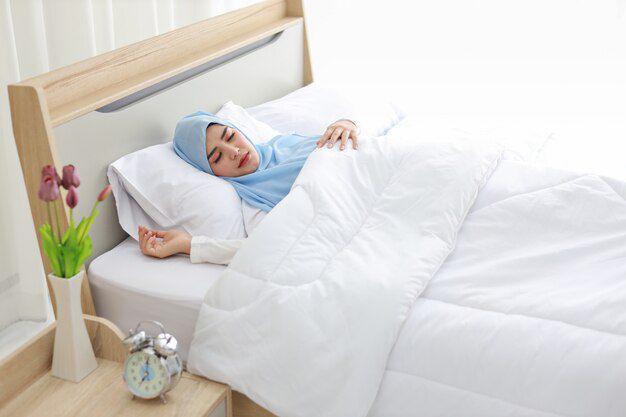 5 Strategi Membangunkan Anggota Keluarga yang Sulit Diajak Sahur