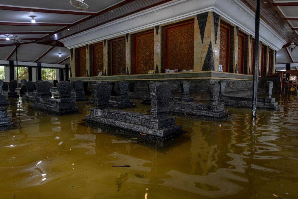 6 Tanggul Jebol, Jokowi Tinjau Banjir di Demak