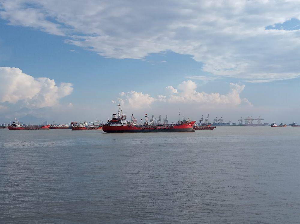 Dermaga Kamal Madura (maps.google.com/Ulung Tri Topan Putra Samodra)
