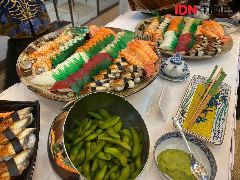 Menu khas Jepang jadi sajian buka bersama di kediaman Duta Besar Jepang di Jakarta. (IDN Times/Sonya Michaella)