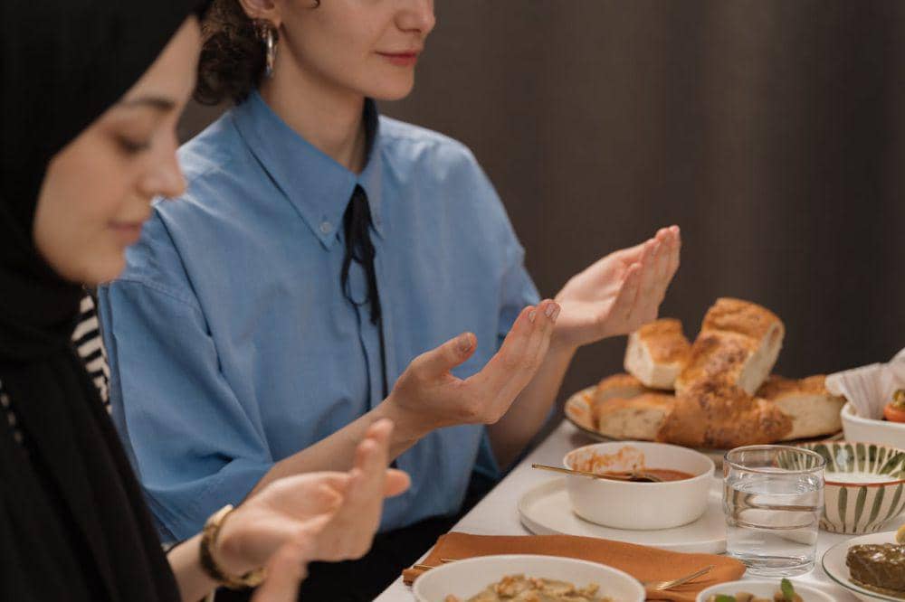 ilustrasi suasana berbuka puasa (pexels.com/Gül Işık)