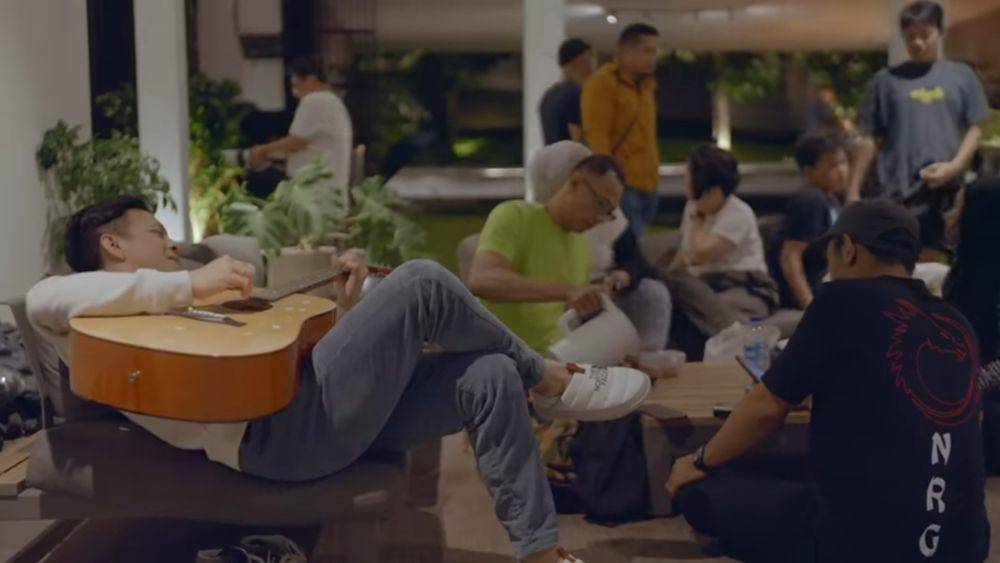 potret Reuni Ariel dengan teman SMA (dok.youtube.com/ArielNoahChannel)
