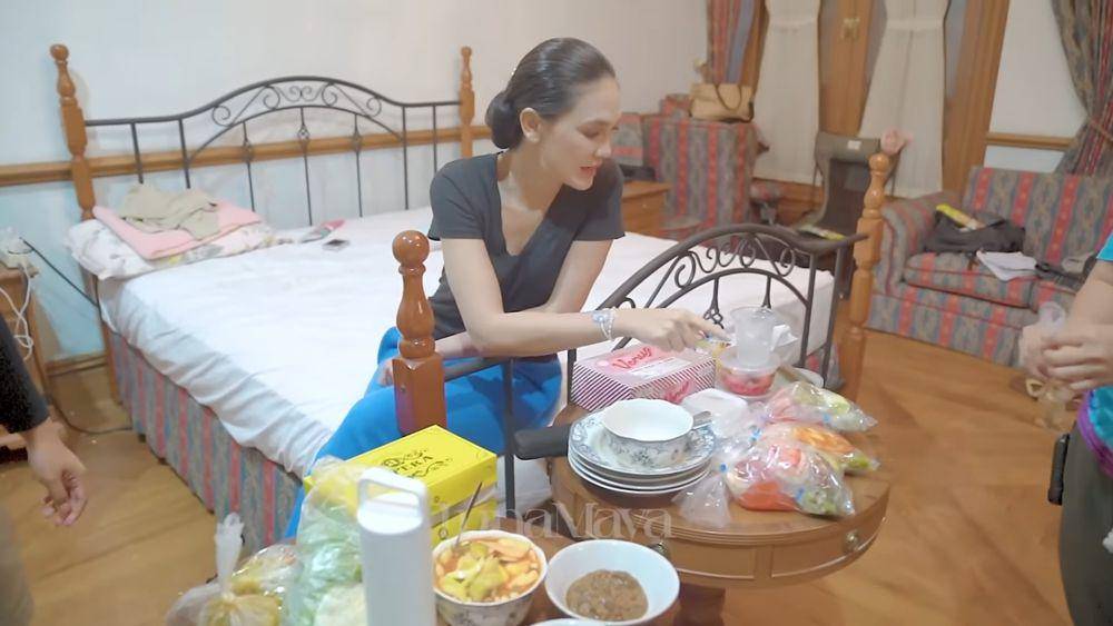 potret Luna Maya buka puasa di lokasi syuting (dok.youtube.com/LunaMayaChannel)