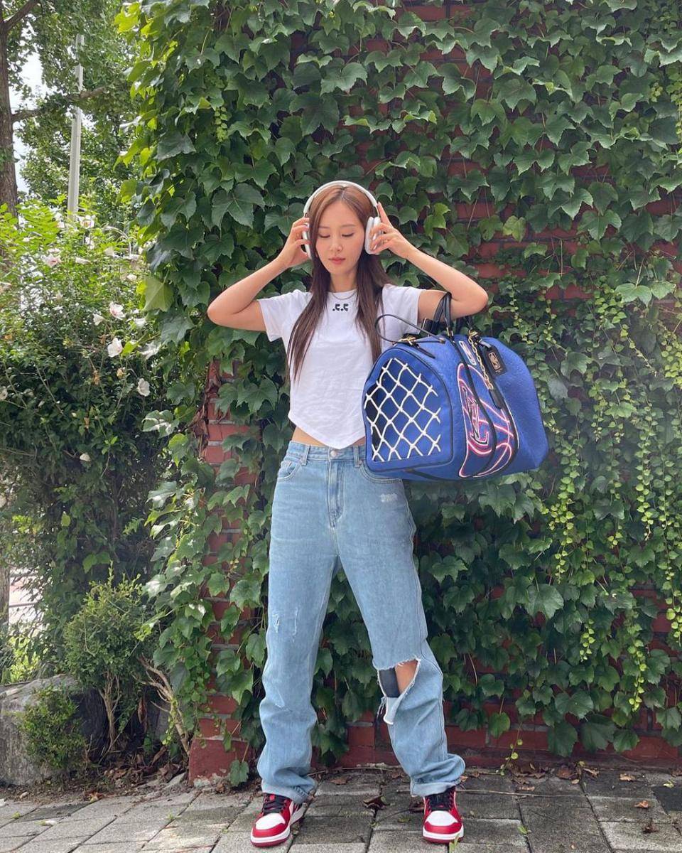 Yuri SNSD (instagram.com/yulyulk)