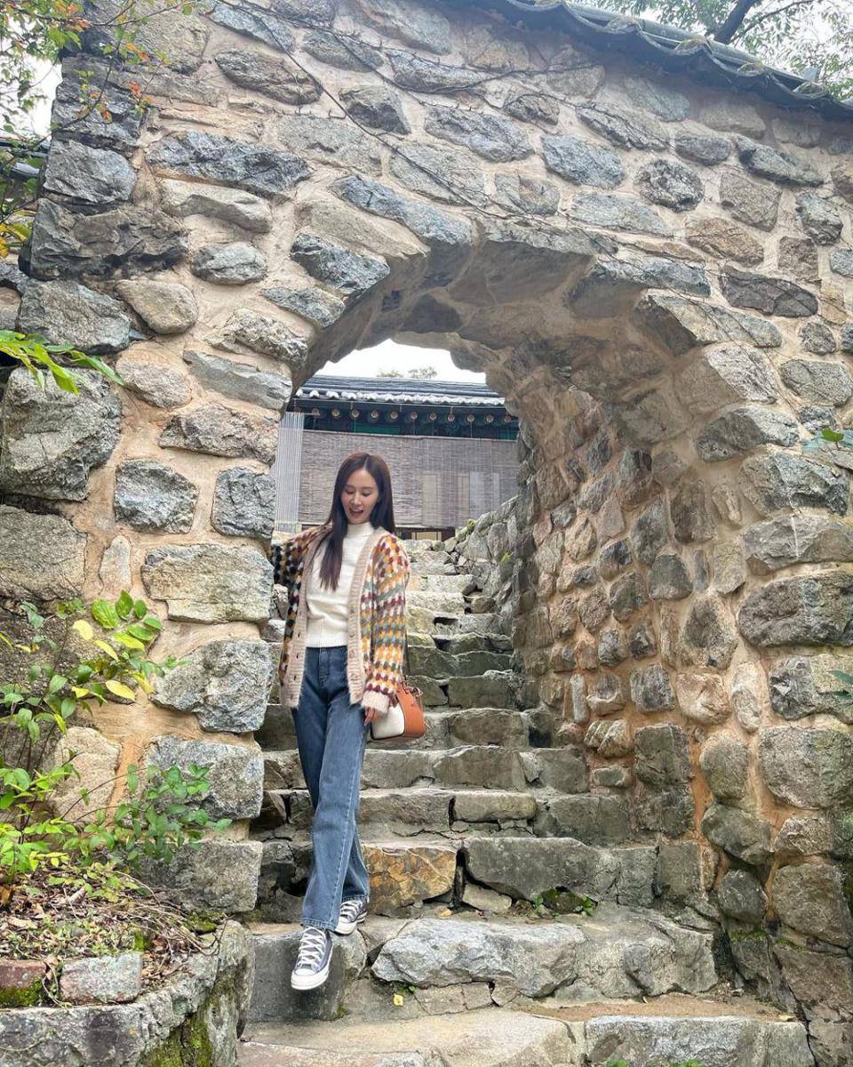 Yuri SNSD (instagram.com/yulyulk)
