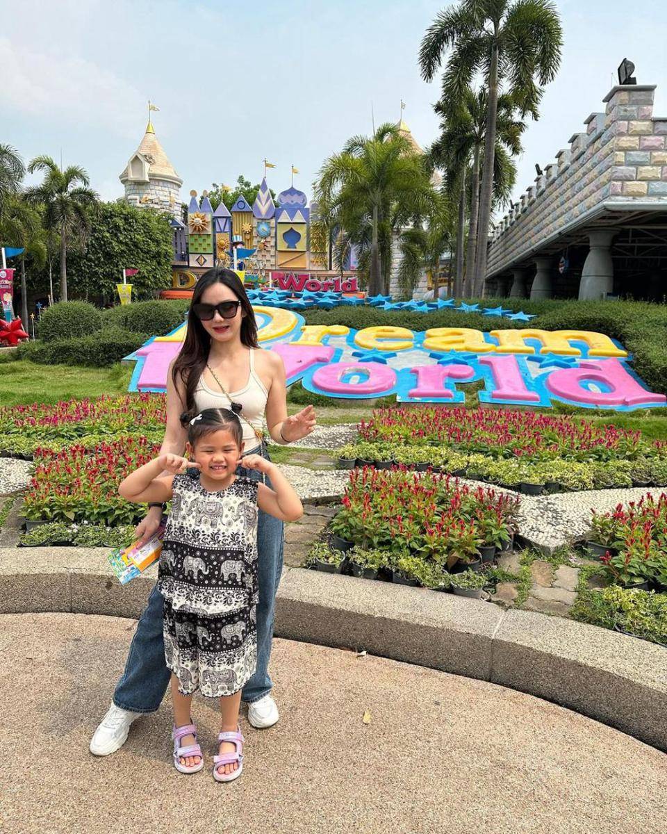 potret Katty Butterfly di Thailand (dj_kattybutterfly36)