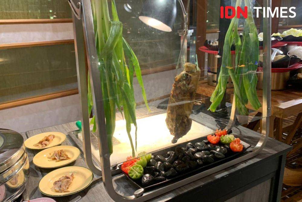 Potret menu bebek songkem di Djaman Doeloe Resto and Bar (IDN Times/Fasrinisyah Suryaningtyas)