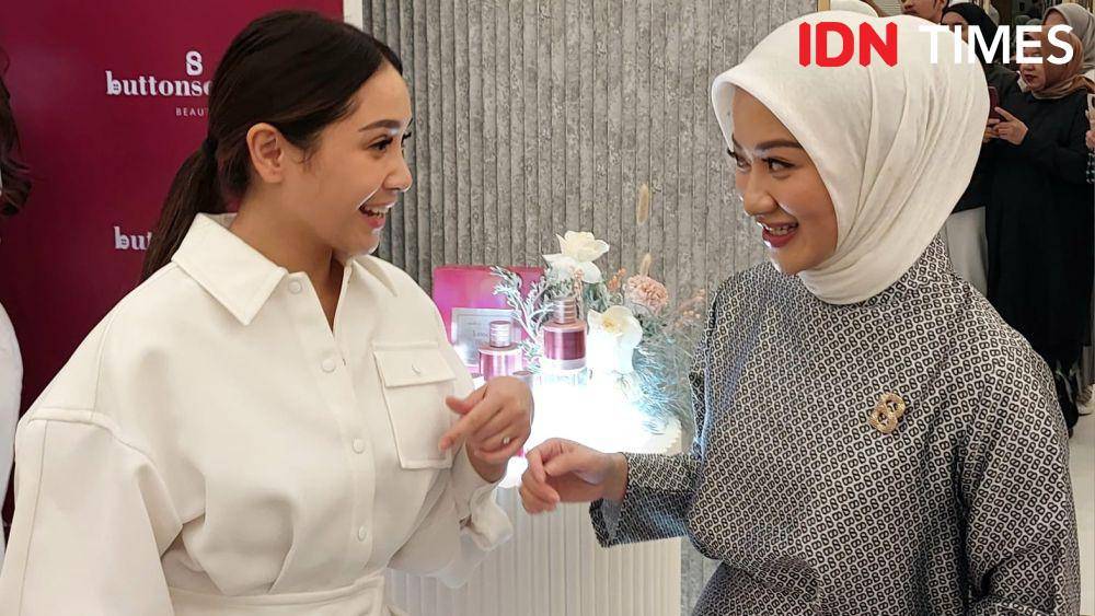 launching Button Scarves x Nagita Slavina pada hari Senin (19/04/2024) di kawasan Senopati, Jakarta Selatan. (IDN Times/Jeremia Ananta)