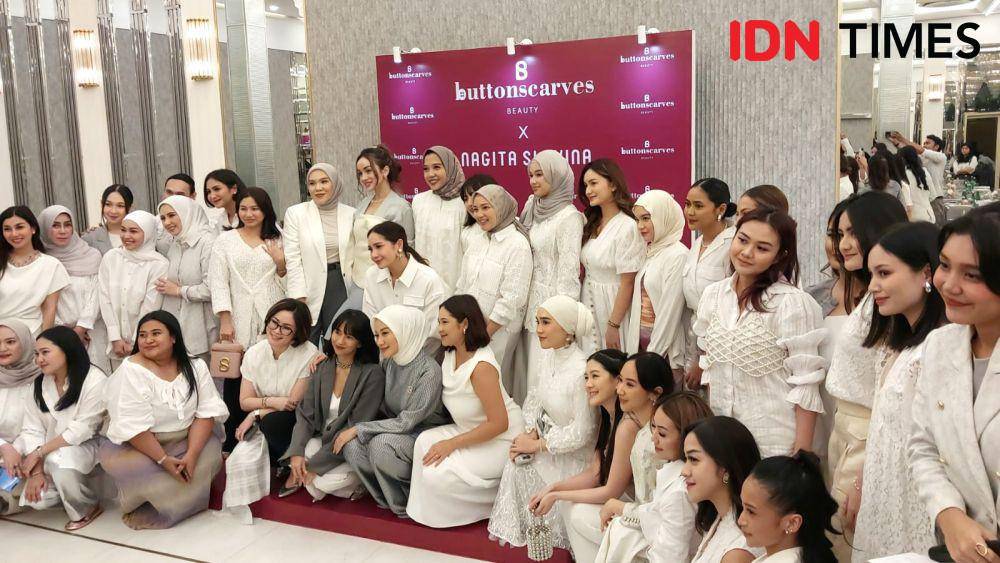 launching Button Scarves x Nagita Slavina pada hari Senin (19/04/2024) di kawasan Senopati, Jakarta Selatan. (IDN Times/Jeremia Ananta)