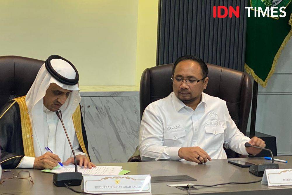 Menteri Agama RI Yaqut Cholil dan Duta Besar Arab Saudi untuk Indonesia Faisal Abdullah H. Amodi. (IDN Times/Sonya Michaella)