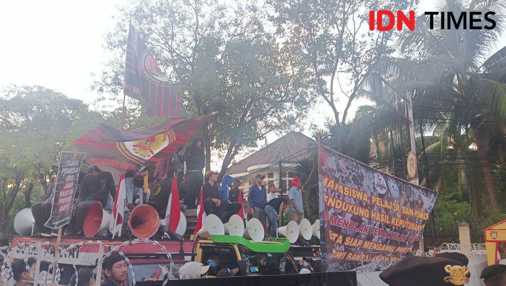 Tolak Pemilu Curang, Refly Harun Ikut Pimpin Demo di KPU