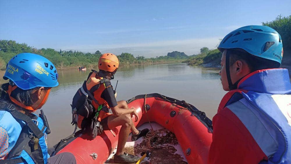 Nenek penjual ikan tewas terseret aliran sungai Citarum Bekasi. (Dokumen SAR Bekasi)