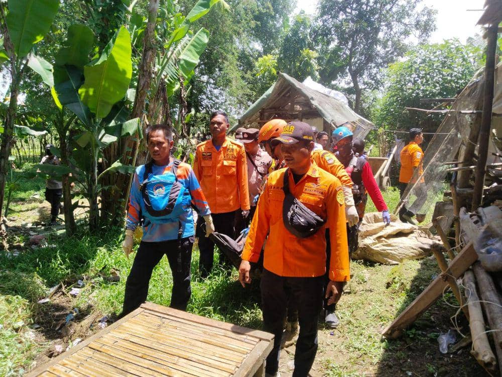 Nenek penjual ikan tewas terseret aliran sungai Citarum Bekasi. (Dokumen SAR Bekasi)