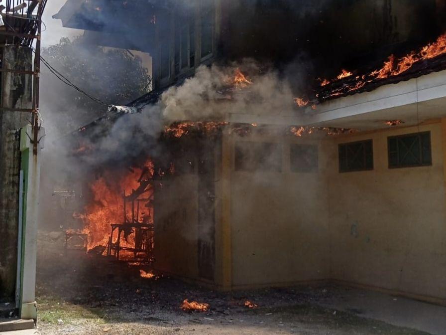 Polisi Periksa Tiga Bocah yang Sebabkan Gedung di Bekasi Terbakar