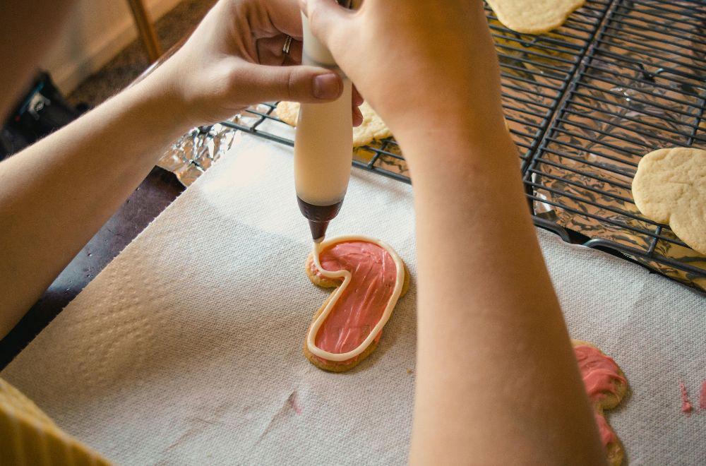 5 Alasan Mengapa Membuat Kue Jadi Hobi Penghasil Cuan Terbaik